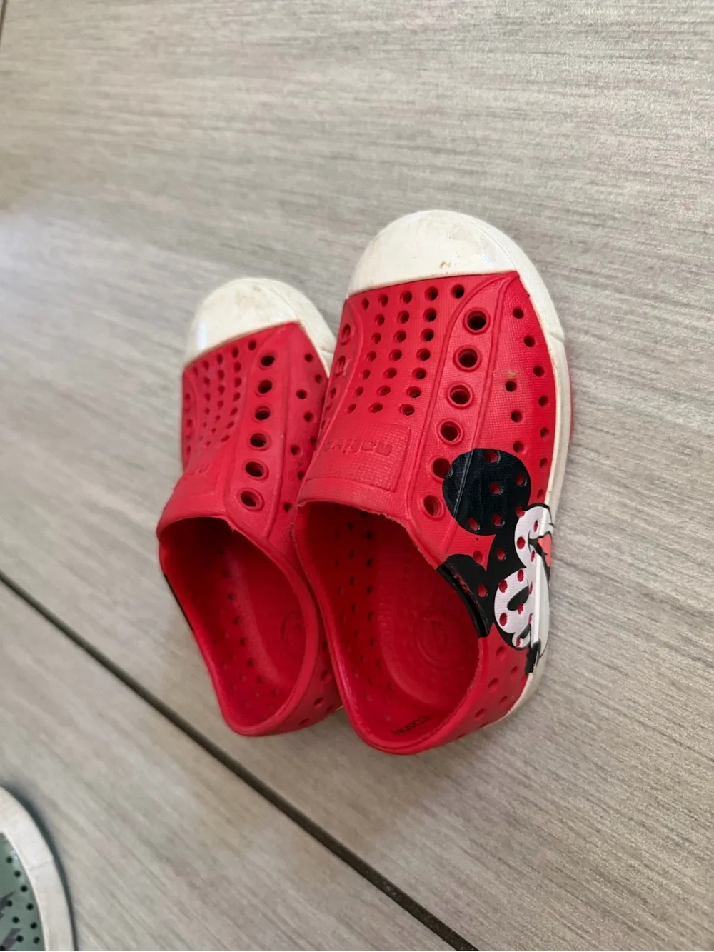 TWO Native Kids Slip-On Shoes in Red and Green